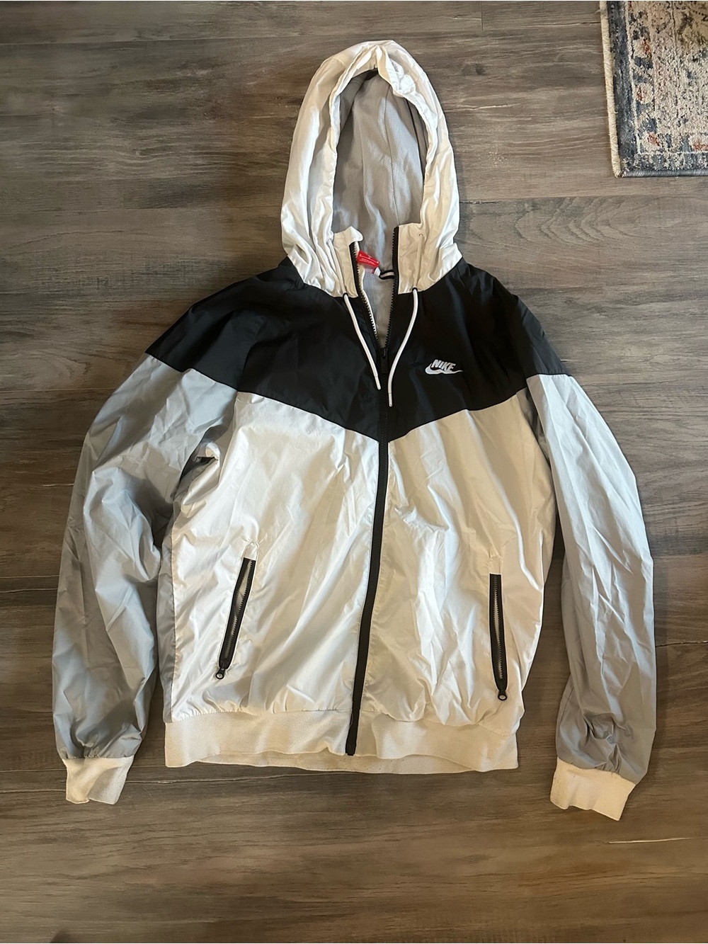 Nike Men’s Hooded Windbreaker Jacket Size medium in Black & Light Gray